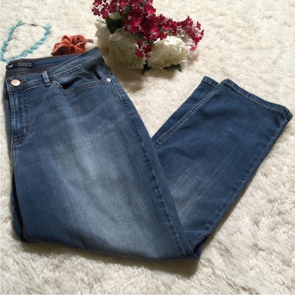 Lee | Modern Series | Sz 12 Distressed Med Rinse Cropped Jeans - Picture 8 of 15